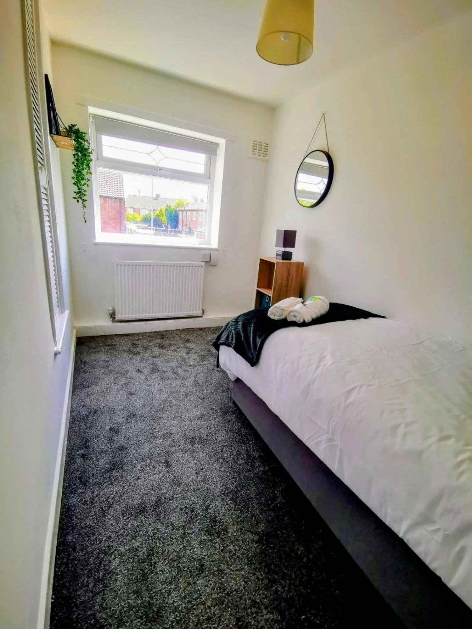 No 7 - Bright, Spacious 3 Bed Home With Parking & Wifi Huyton Exterior foto